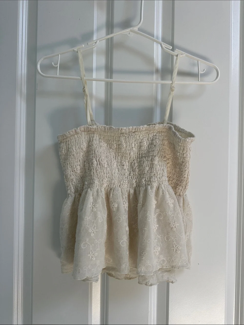 American Eagle Outfitters Cream Smocked Lace Peplum Cami - Picture 3 of 3
